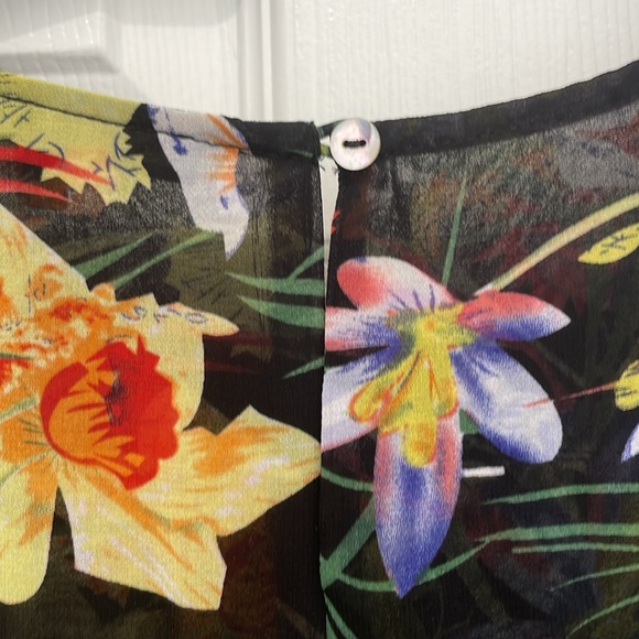 Daniel Rainn Floral sleeveless Top - Picture 5 of 15